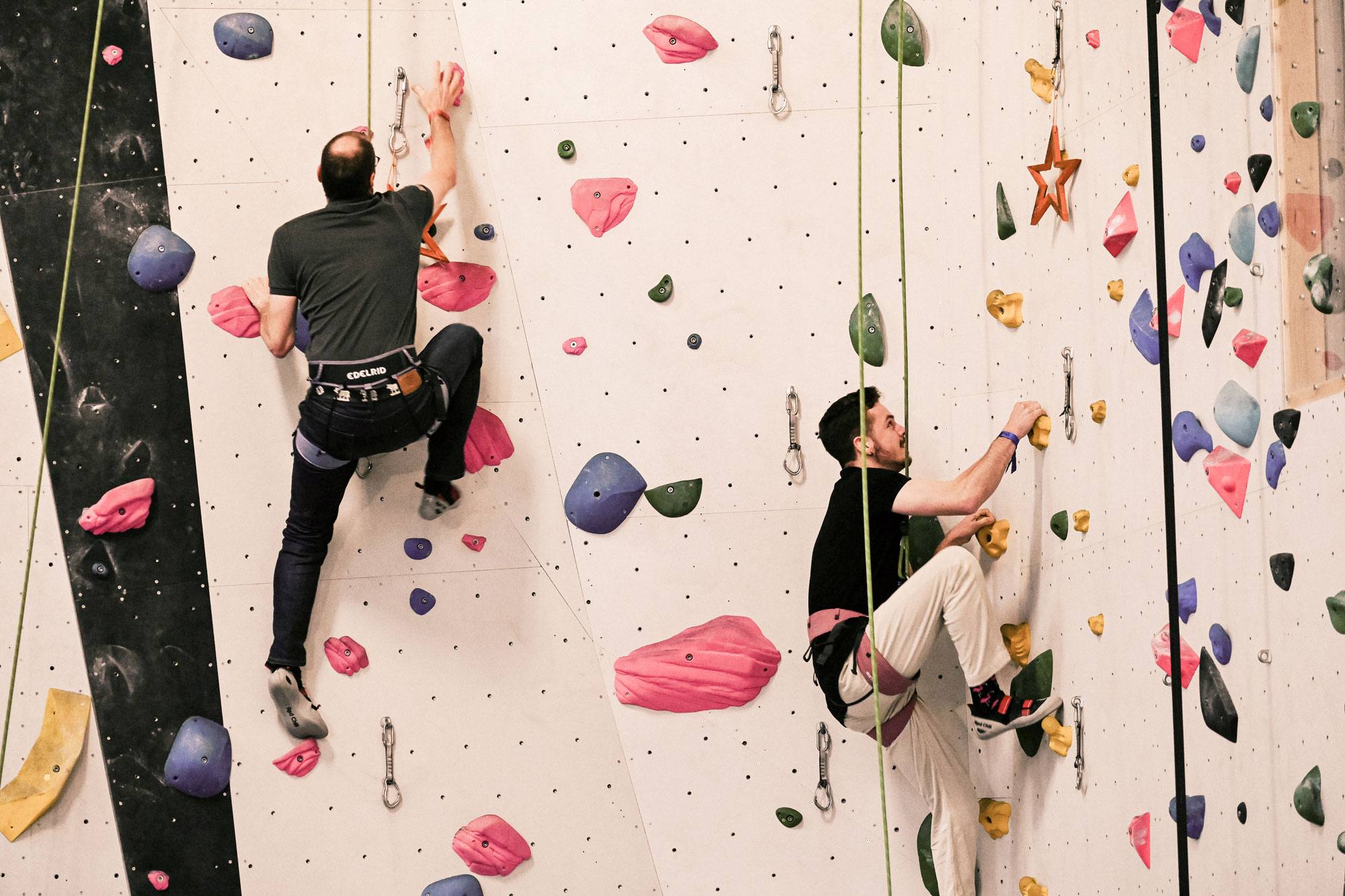 IBG Gruppe: Kletteranlass mit Mitarbeitenden