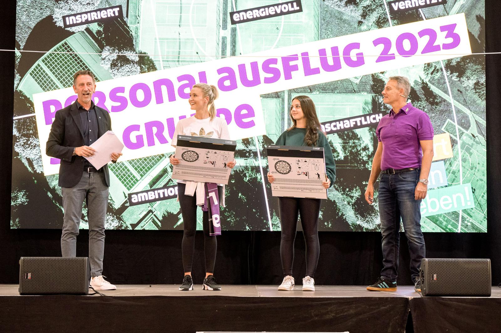 SAK Gruppe: Personalausflug 2023 auf der Bühne