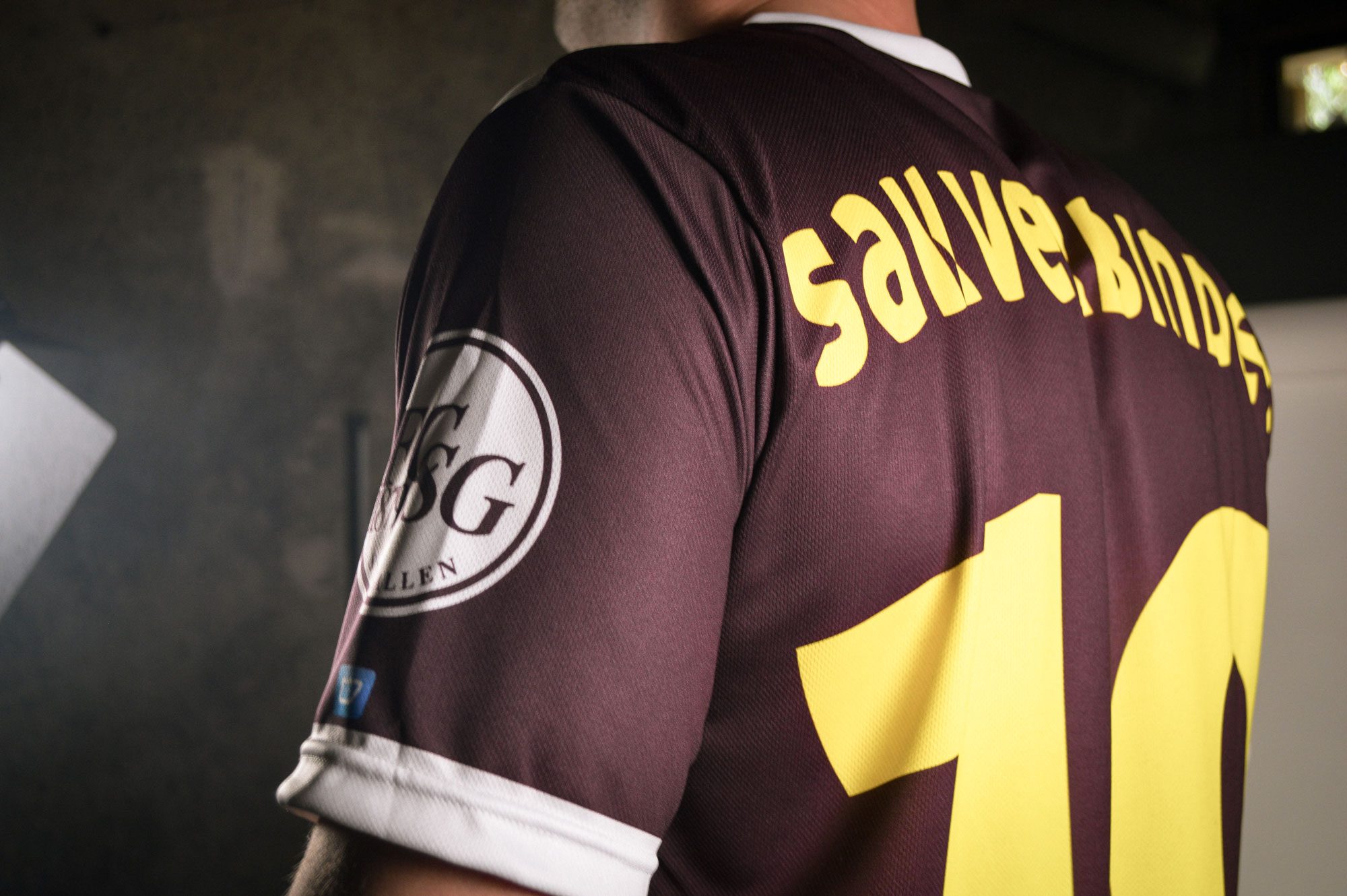 SAK Gruppe: Trikot mit Rückennummer 10