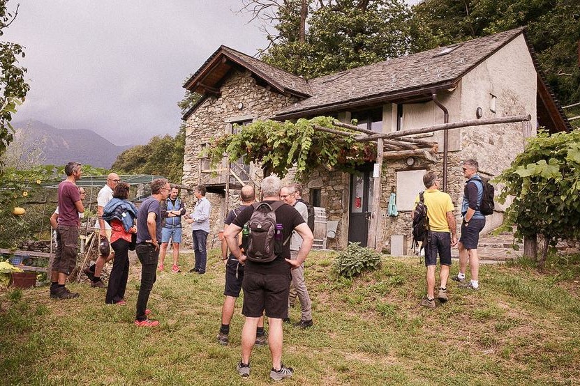 Leerbuch: Gruppe bei einem Ausflug
