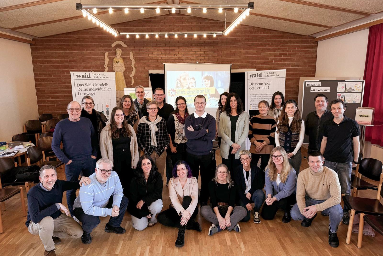 Schule Waid: Gruppenfoto von Lehrpersonen und Team